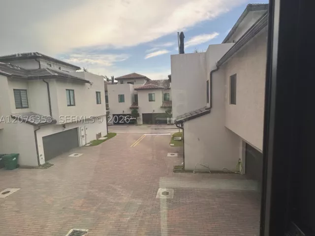 3-bedroom home for rent in Doral - 4619 NW 84th Ave - MondialRealty