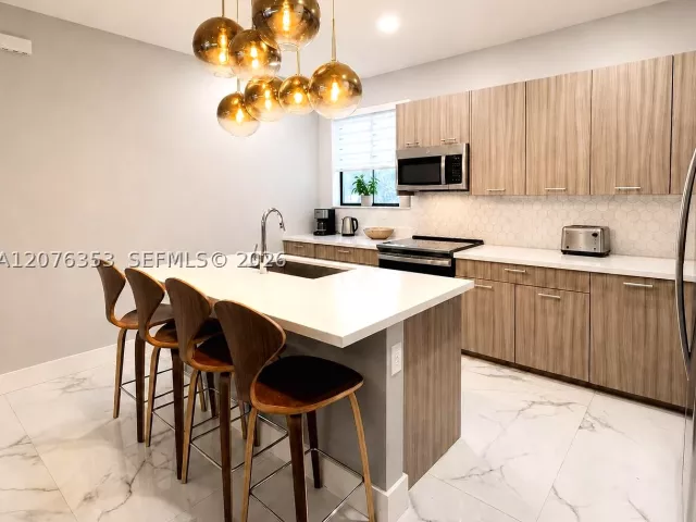 3-bedroom home for rent in Doral - 4619 NW 84th Ave - MondialRealty