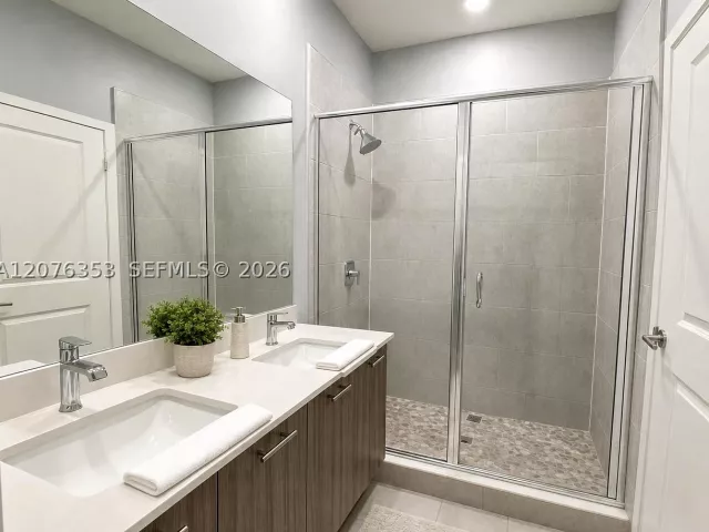 3-bedroom home for rent in Doral - 4619 NW 84th Ave - MondialRealty
