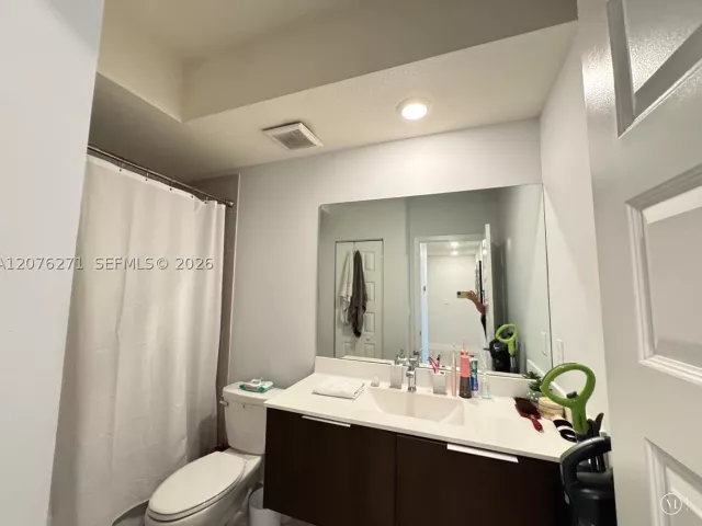 3-bedroom home for rent in Doral - 10413 NW 82nd St 3 - MondialRealty