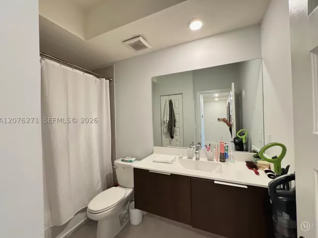 3-bedroom home for rent in Doral - 10413 NW 82nd St 3 - MondialRealty