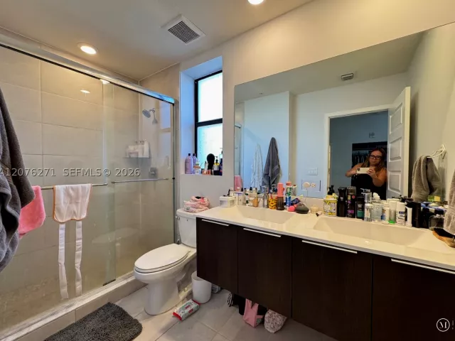 3-bedroom home for rent in Doral - 10413 NW 82nd St 3 - MondialRealty