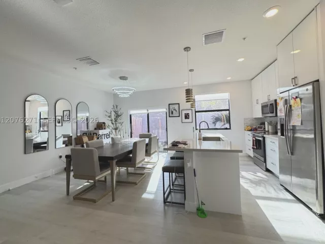 3-bedroom home for rent in Doral - 10413 NW 82nd St 3 - MondialRealty