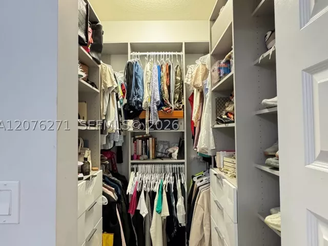 3-bedroom home for rent in Doral - 10413 NW 82nd St 3 - MondialRealty