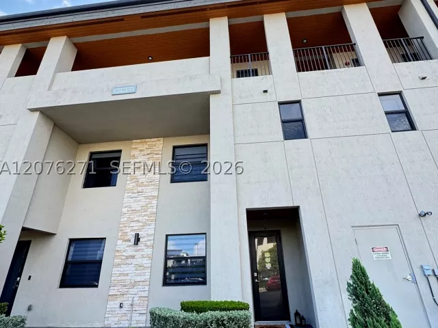 3-bedroom home for rent in Doral - 10413 NW 82nd St 3 - MondialRealty