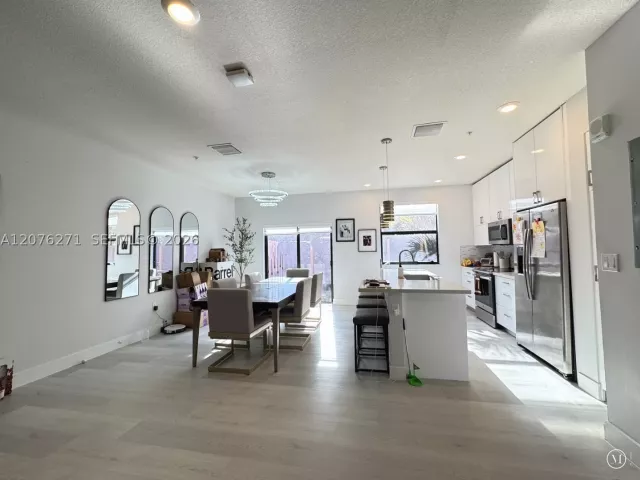3-bedroom home for rent in Doral - 10413 NW 82nd St 3 - MondialRealty