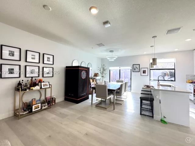 3-bedroom home for rent in Doral - 10413 NW 82nd St 3 - MondialRealty