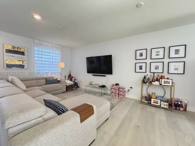 3-bedroom home for rent in Doral - 10413 NW 82nd St 3 - MondialRealty