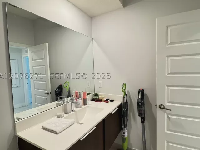 3-bedroom home for rent in Doral - 10413 NW 82nd St 3 - MondialRealty