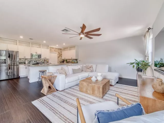 4-bedroom home for sale in Homestead - 2655 SE 1st St - MondialRealty