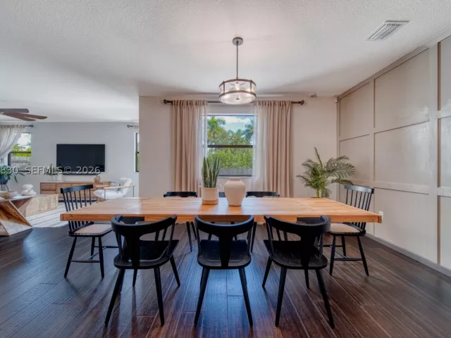 4-bedroom home for sale in Homestead - 2655 SE 1st St - MondialRealty