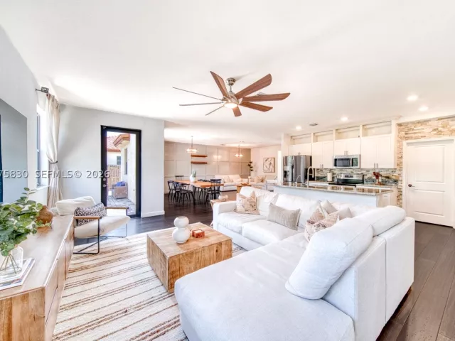 4-bedroom home for sale in Homestead - 2655 SE 1st St - MondialRealty