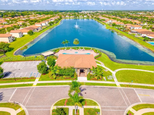 4-bedroom home for sale in Homestead - 2655 SE 1st St - MondialRealty