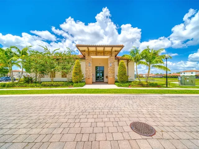 4-bedroom home for sale in Homestead - 2655 SE 1st St - MondialRealty