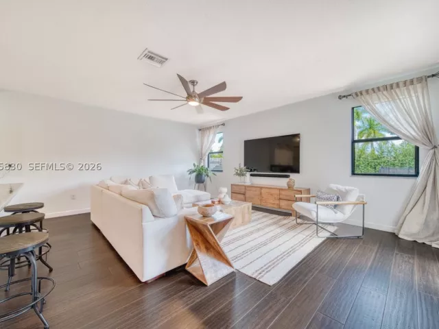 4-bedroom home for sale in Homestead - 2655 SE 1st St - MondialRealty