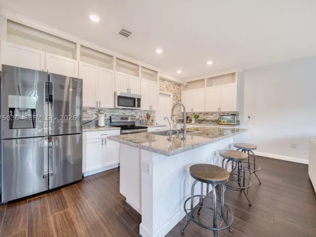 4-bedroom home for sale in Homestead - 2655 SE 1st St - MondialRealty
