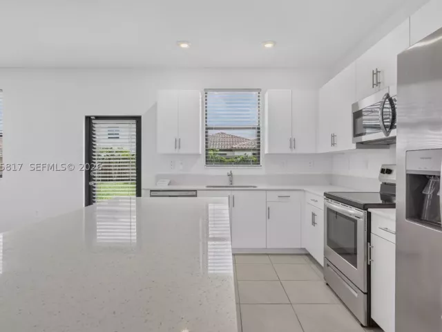4-bedroom home for sale in Homestead - 11942 SW 239th St - MondialRealty