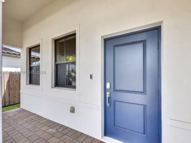 4-bedroom home for sale in Homestead - 11942 SW 239th St - MondialRealty