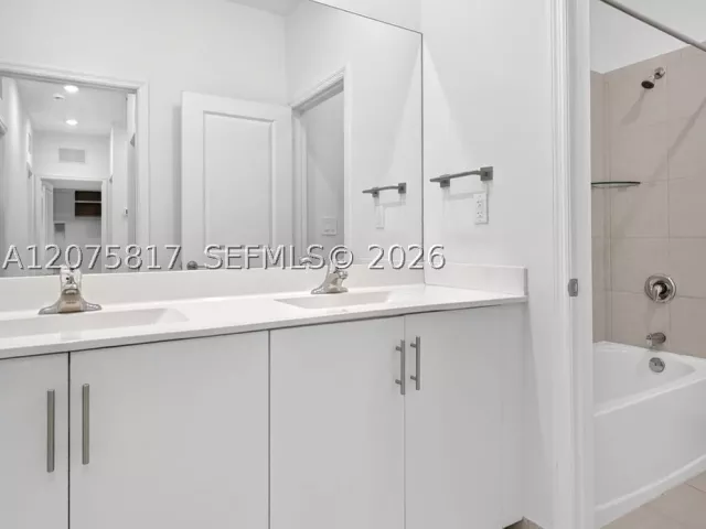 4-bedroom home for sale in Homestead - 11942 SW 239th St - MondialRealty