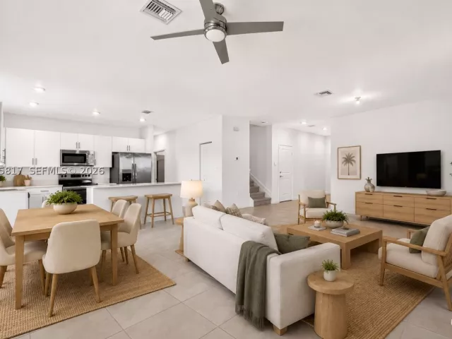 4-bedroom home for sale in Homestead - 11942 SW 239th St - MondialRealty