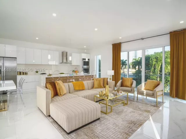 5-bedroom home for rent in Pompano Beach - 1000 N Riverside Dr - MondialRealty