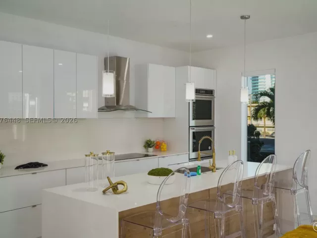 5-bedroom home for rent in Pompano Beach - 1000 N Riverside Dr - MondialRealty