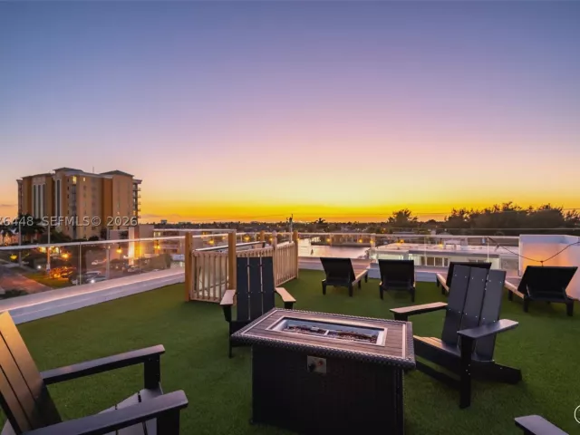 5-bedroom home for rent in Pompano Beach - 1000 N Riverside Dr - MondialRealty