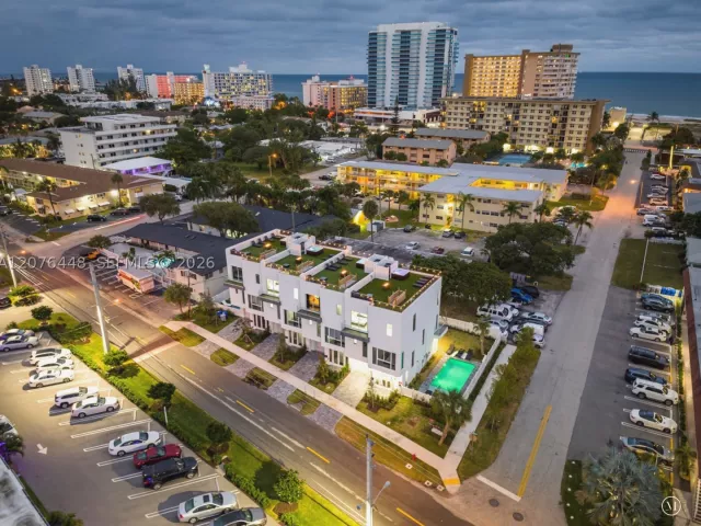 5-bedroom home for rent in Pompano Beach - 1000 N Riverside Dr - MondialRealty