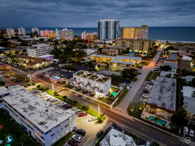5-bedroom home for rent in Pompano Beach - 1000 N Riverside Dr - MondialRealty