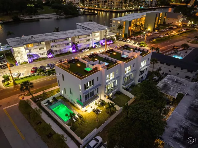 5-bedroom home for rent in Pompano Beach - 1000 N Riverside Dr - MondialRealty