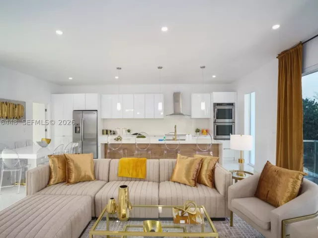 5-bedroom home for rent in Pompano Beach - 1000 N Riverside Dr - MondialRealty