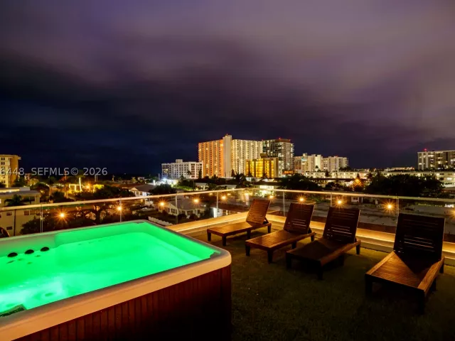 5-bedroom home for rent in Pompano Beach - 1000 N Riverside Dr - MondialRealty