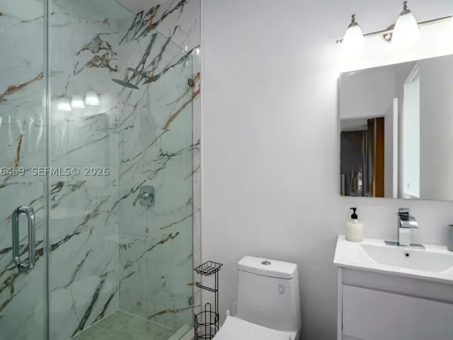 5-bedroom home for rent in Pompano Beach - 1004 N Riverside Dr - MondialRealty