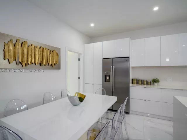 5-bedroom home for rent in Pompano Beach - 1004 N Riverside Dr - MondialRealty