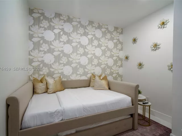 5-bedroom home for rent in Pompano Beach - 1004 N Riverside Dr - MondialRealty