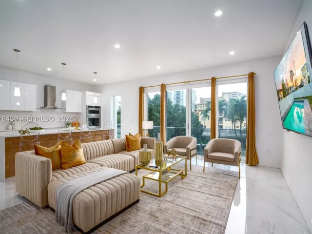 5-bedroom home for rent in Pompano Beach - 1004 N Riverside Dr - MondialRealty