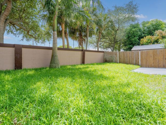 4-bedroom home for rent in Deerfield Beach - 4250 NW 1st Place - MondialRealty