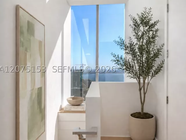 6-bedroom condo for sale in Miami - 175 SE 25th Road UPH01 - MondialRealty