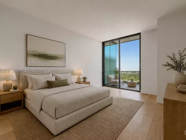 6-bedroom condo for sale in Miami - 175 SE 25th Road UPH01 - MondialRealty
