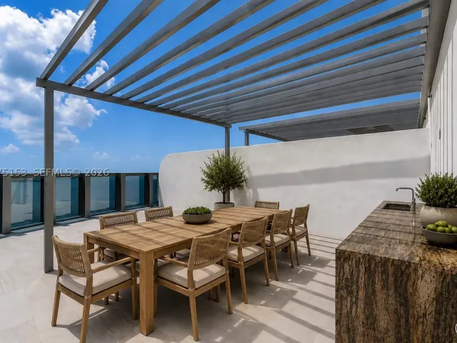 6-bedroom condo for sale in Miami - 175 SE 25th Road UPH01 - MondialRealty