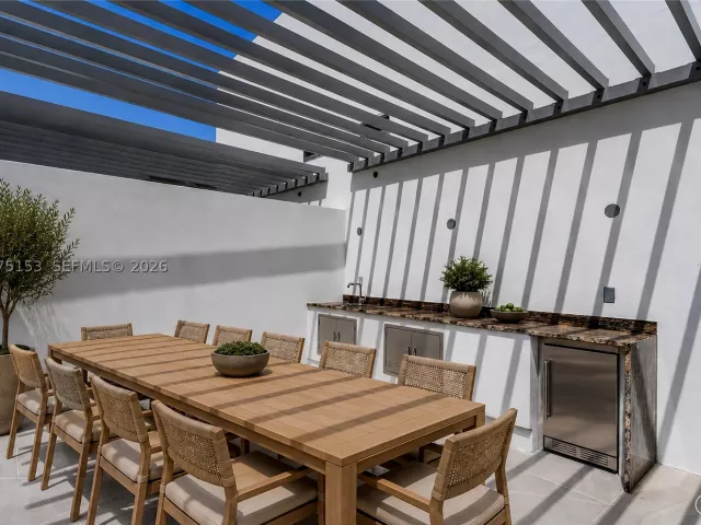 6-bedroom condo for sale in Miami - 175 SE 25th Road UPH01 - MondialRealty