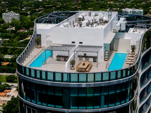 6-bedroom condo for sale in Miami - 175 SE 25th Road UPH01 - MondialRealty