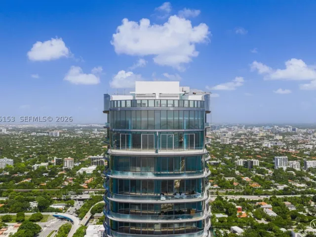 6-bedroom condo for sale in Miami - 175 SE 25th Road UPH01 - MondialRealty