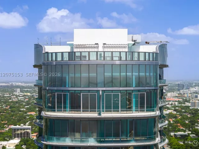 6-bedroom condo for sale in Miami - 175 SE 25th Road UPH01 - MondialRealty