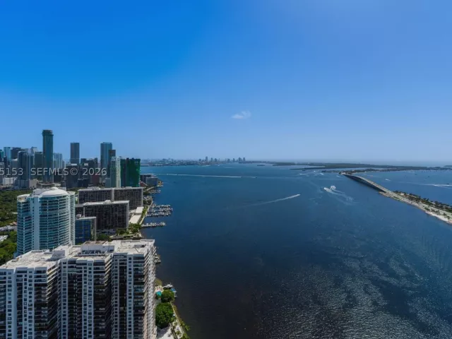 6-bedroom condo for sale in Miami - 175 SE 25th Road UPH01 - MondialRealty