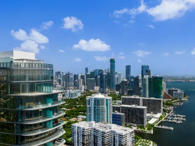 6-bedroom condo for sale in Miami - 175 SE 25th Road UPH01 - MondialRealty