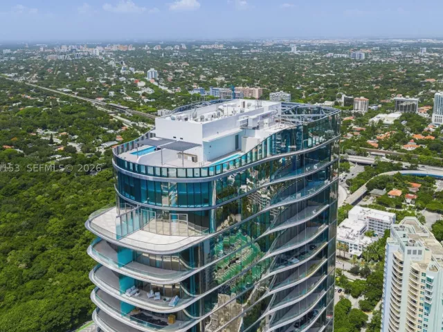 6-bedroom condo for sale in Miami - 175 SE 25th Road UPH01 - MondialRealty