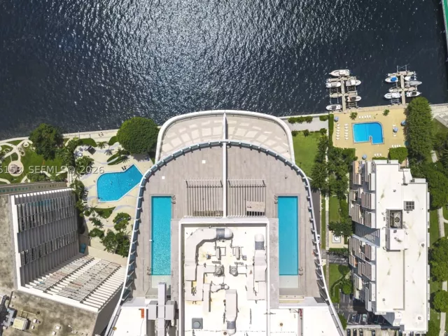 6-bedroom condo for sale in Miami - 175 SE 25th Road UPH01 - MondialRealty