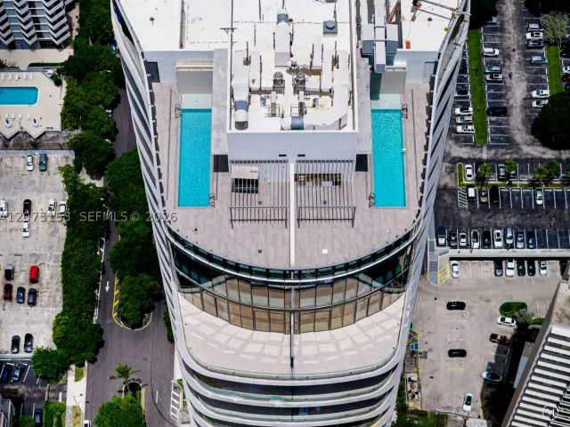 6-bedroom condo for sale in Miami - 175 SE 25th Road UPH01 - MondialRealty