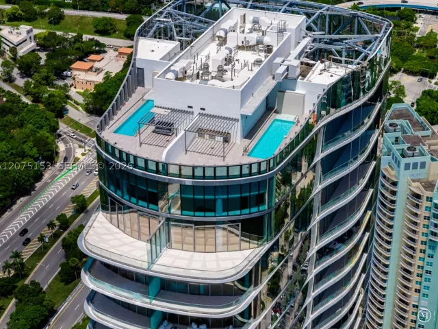 6-bedroom condo for sale in Miami - 175 SE 25th Road UPH01 - MondialRealty